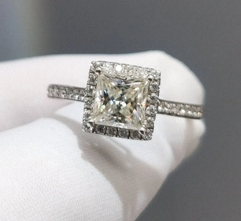 1 Carat Princess Cut Diamond 4 Claw Engagement Ring
