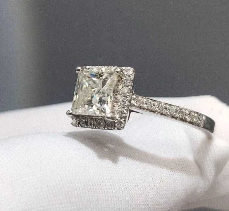 1 Carat Princess Cut Diamond 4 Claw Engagement Ring