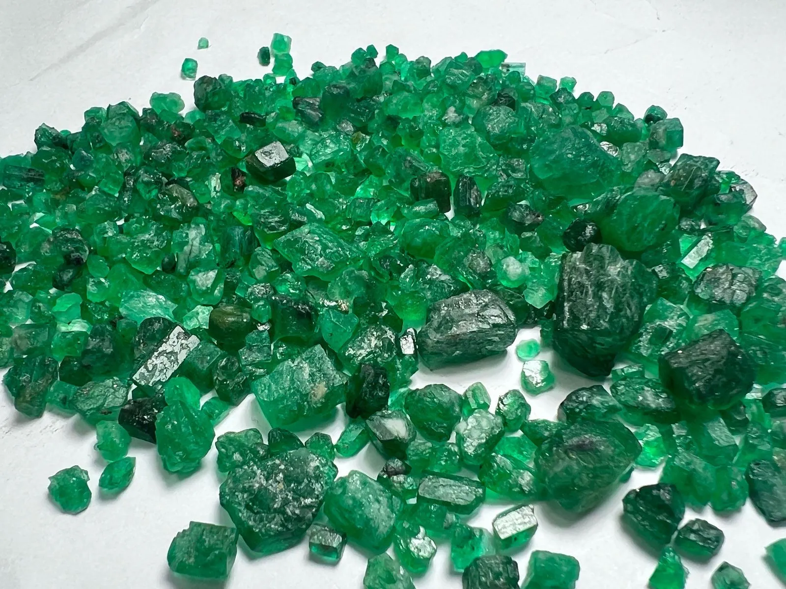 150 carats Vivid Green Raw Emerald Gemstones