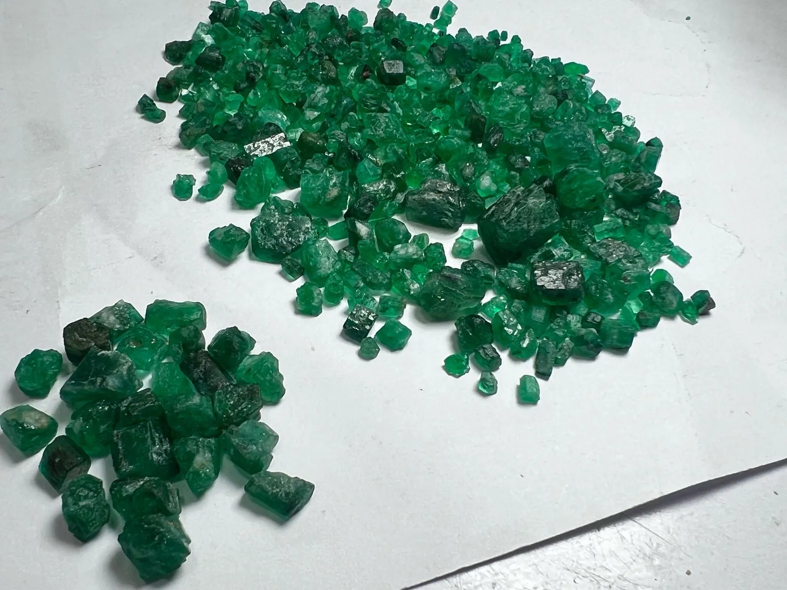 150 carats Vivid Green Raw Emerald Gemstones