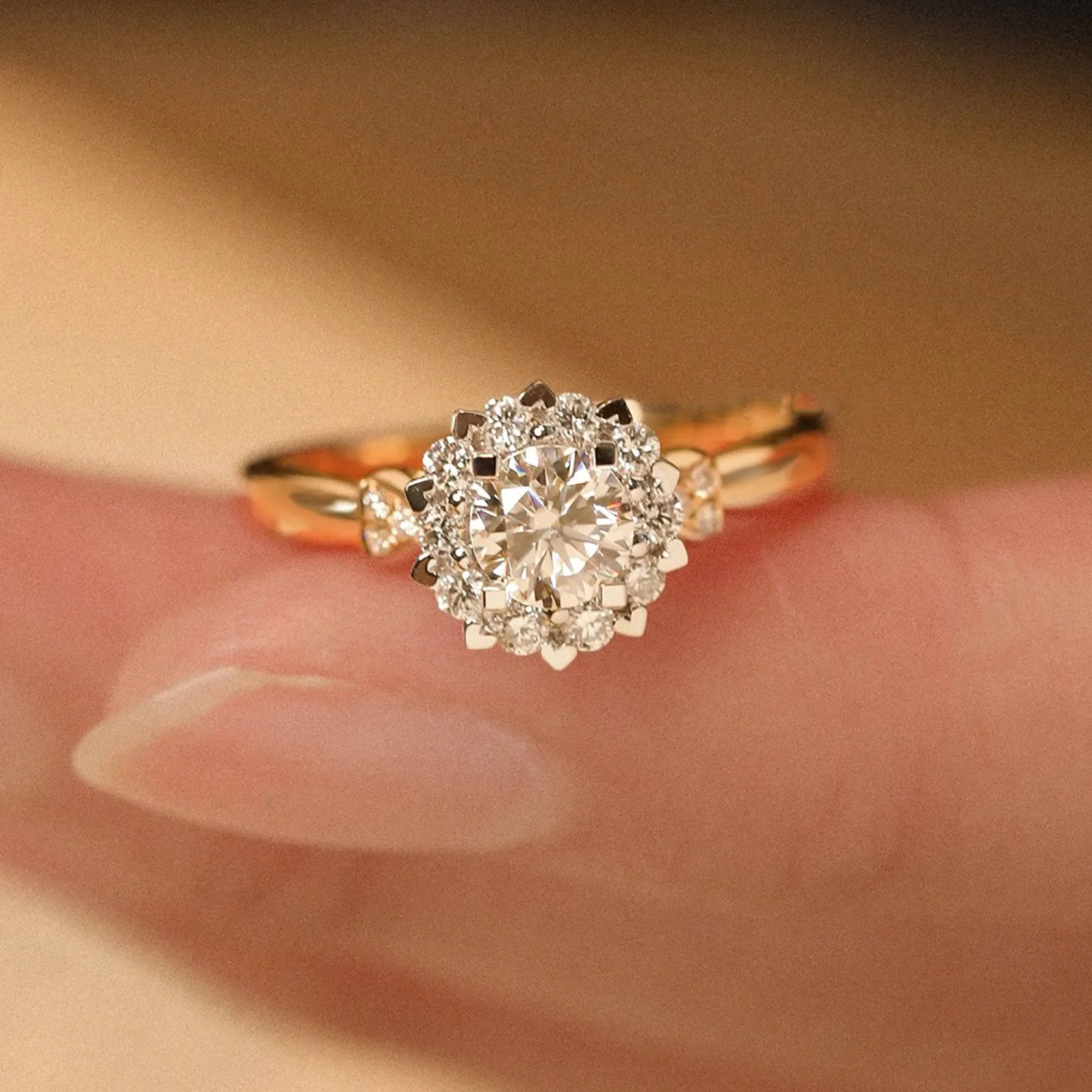 18k Art Deco Round Cut Diamond Halo Engagement Ring