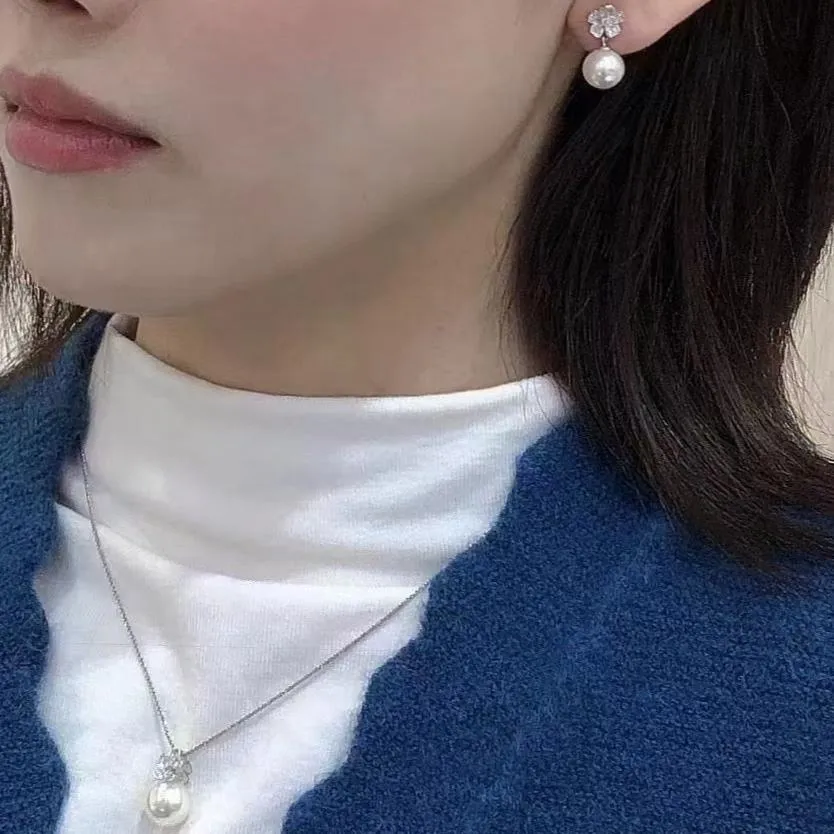 18K White Gold Diamond & Akoya Cluster Pearl Earrings Pendant