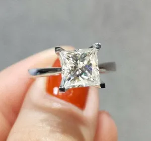 18K White Gold Princess Cut 2 Carat Diamond Engagement Ring