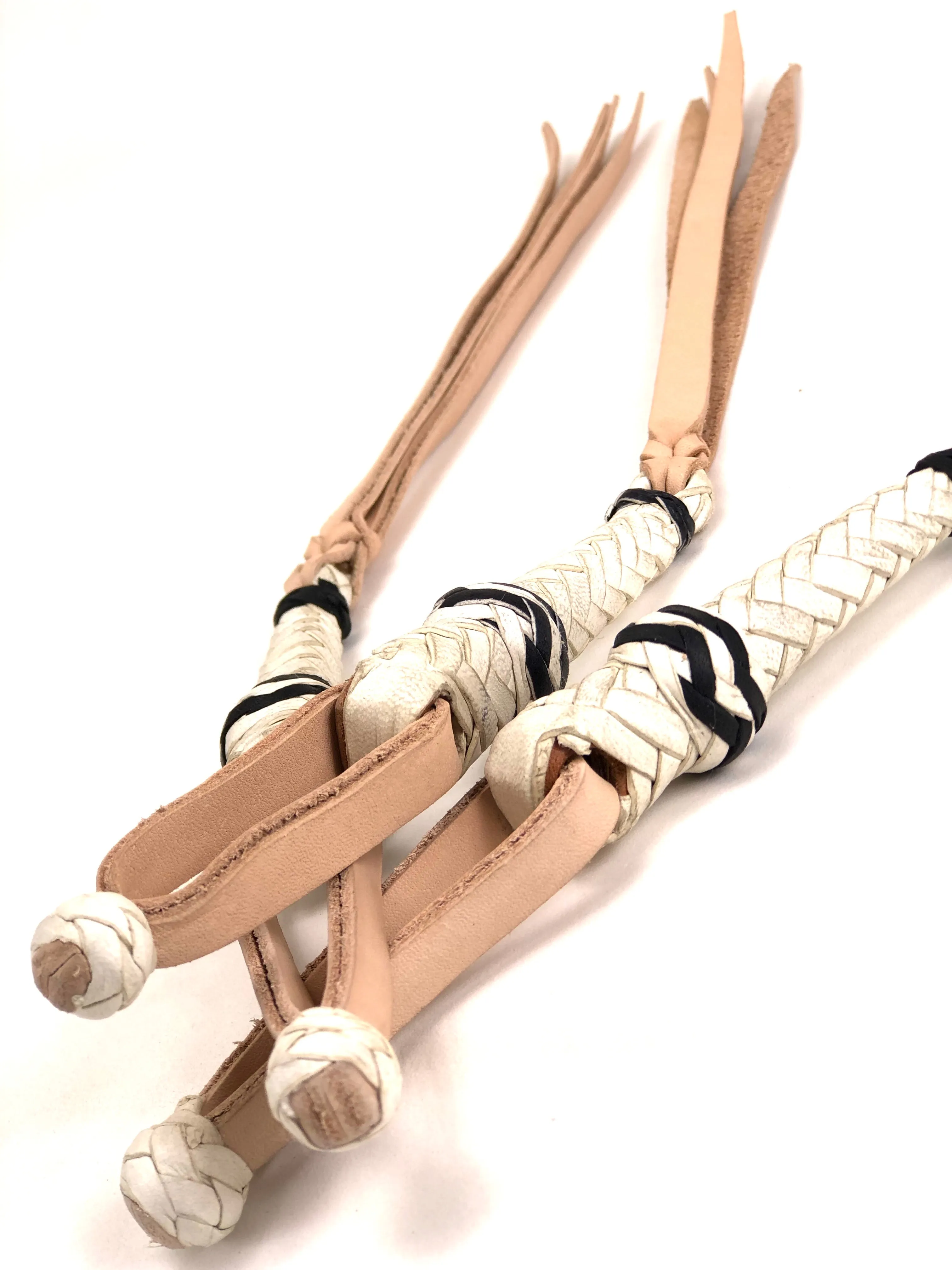 Cuarta Trailer Whip White and Black JTW11