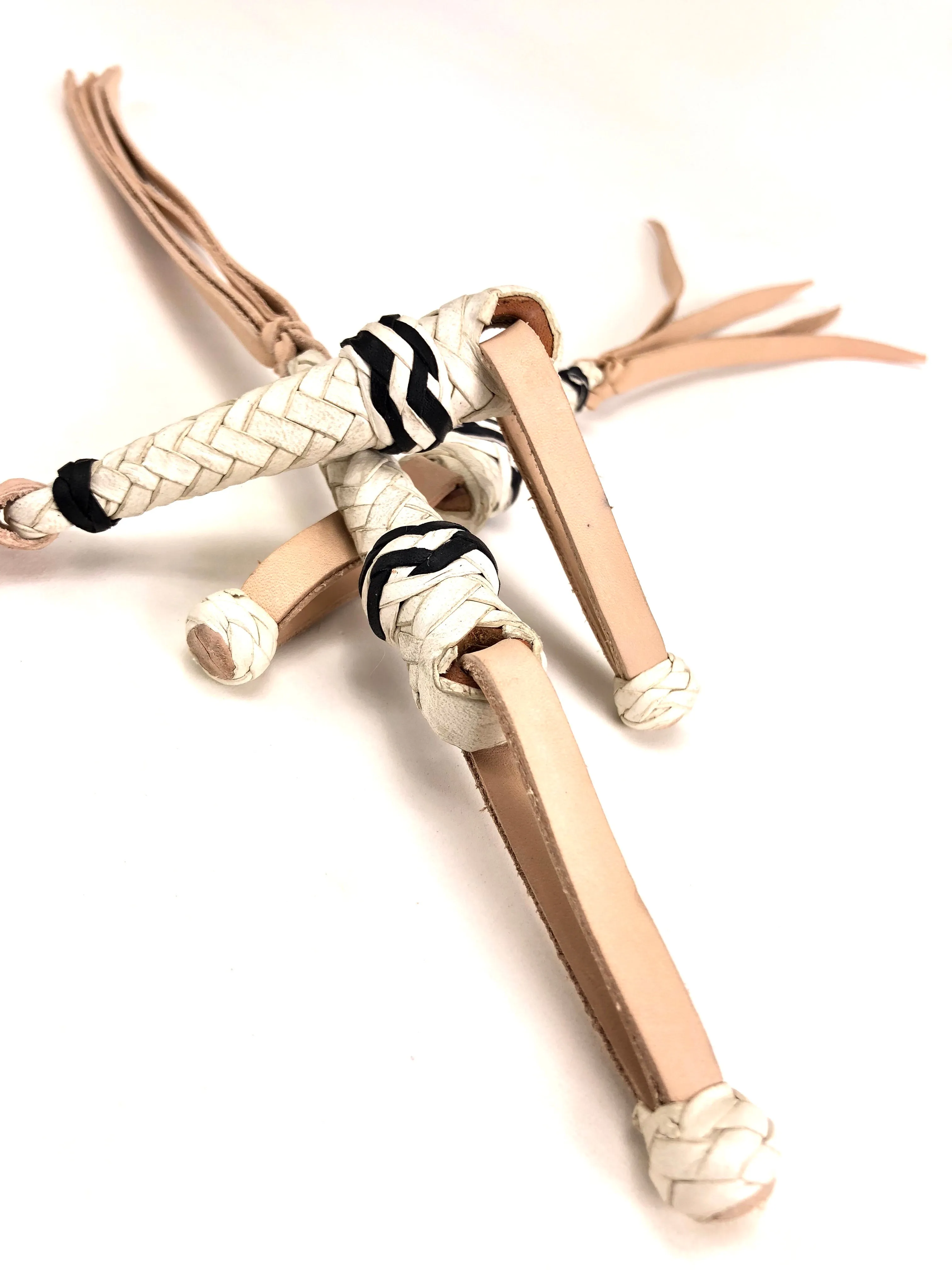 Cuarta Trailer Whip White and Black JTW11