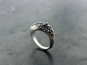 In Flow ring with knobbly  and scratch textures