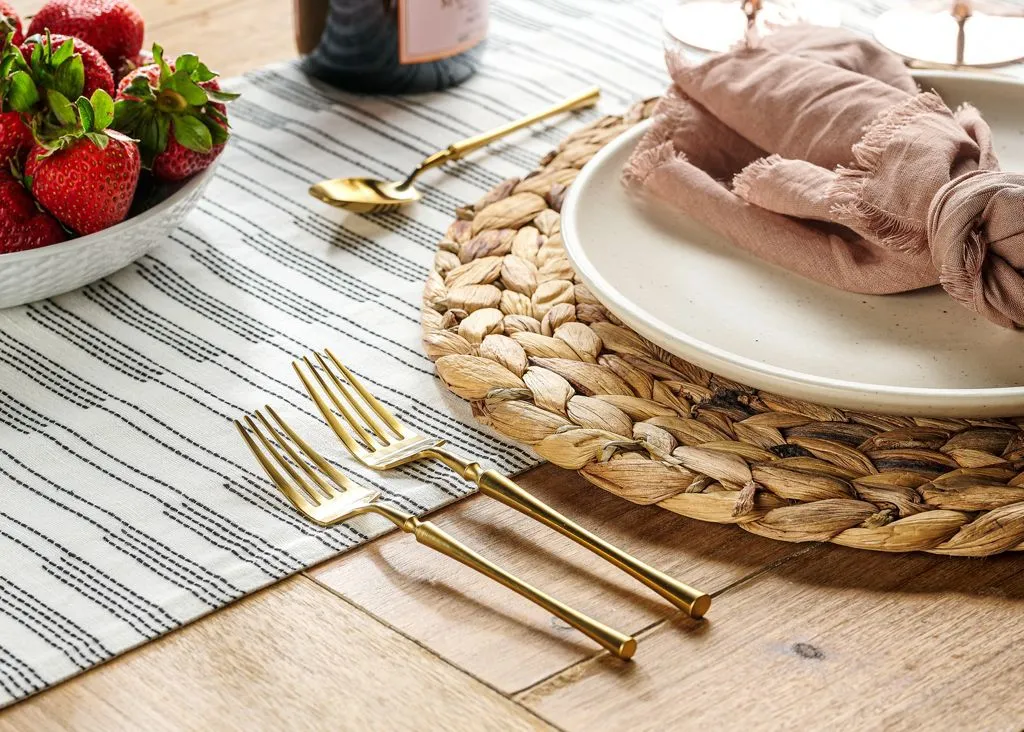 Kadra 18/10 matt gold flatware set of 4
