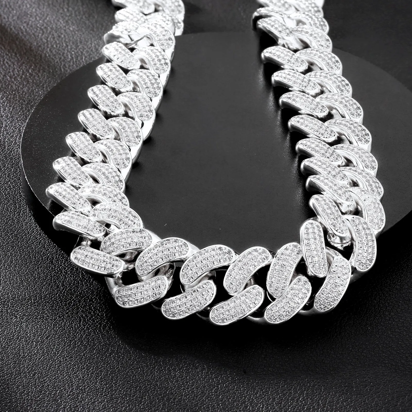【NEW】18mm Iced Out Diamond Cuban Link Chain 0325 KRKC