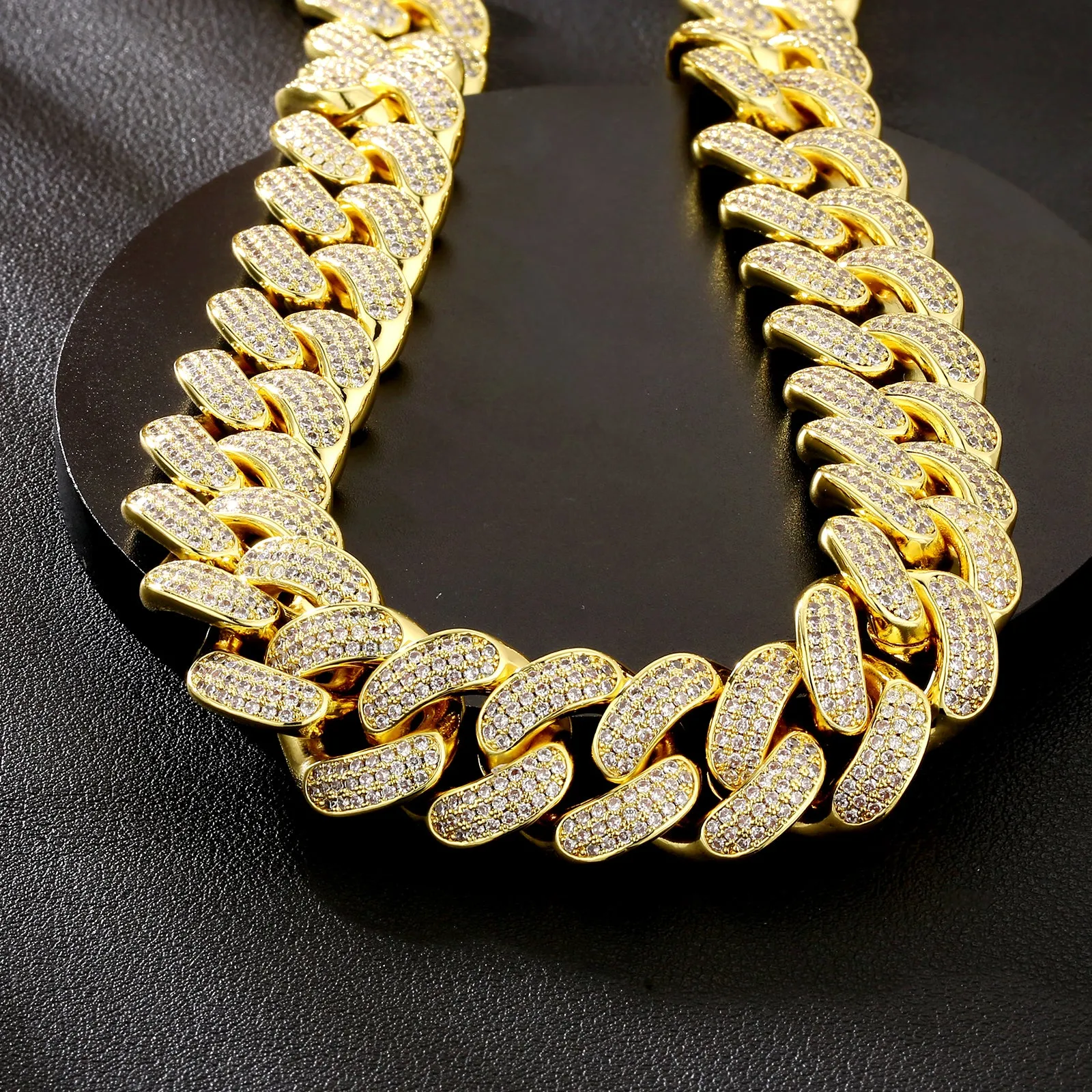 【NEW】18mm Iced Out Diamond Cuban Link Chain 0325 KRKC