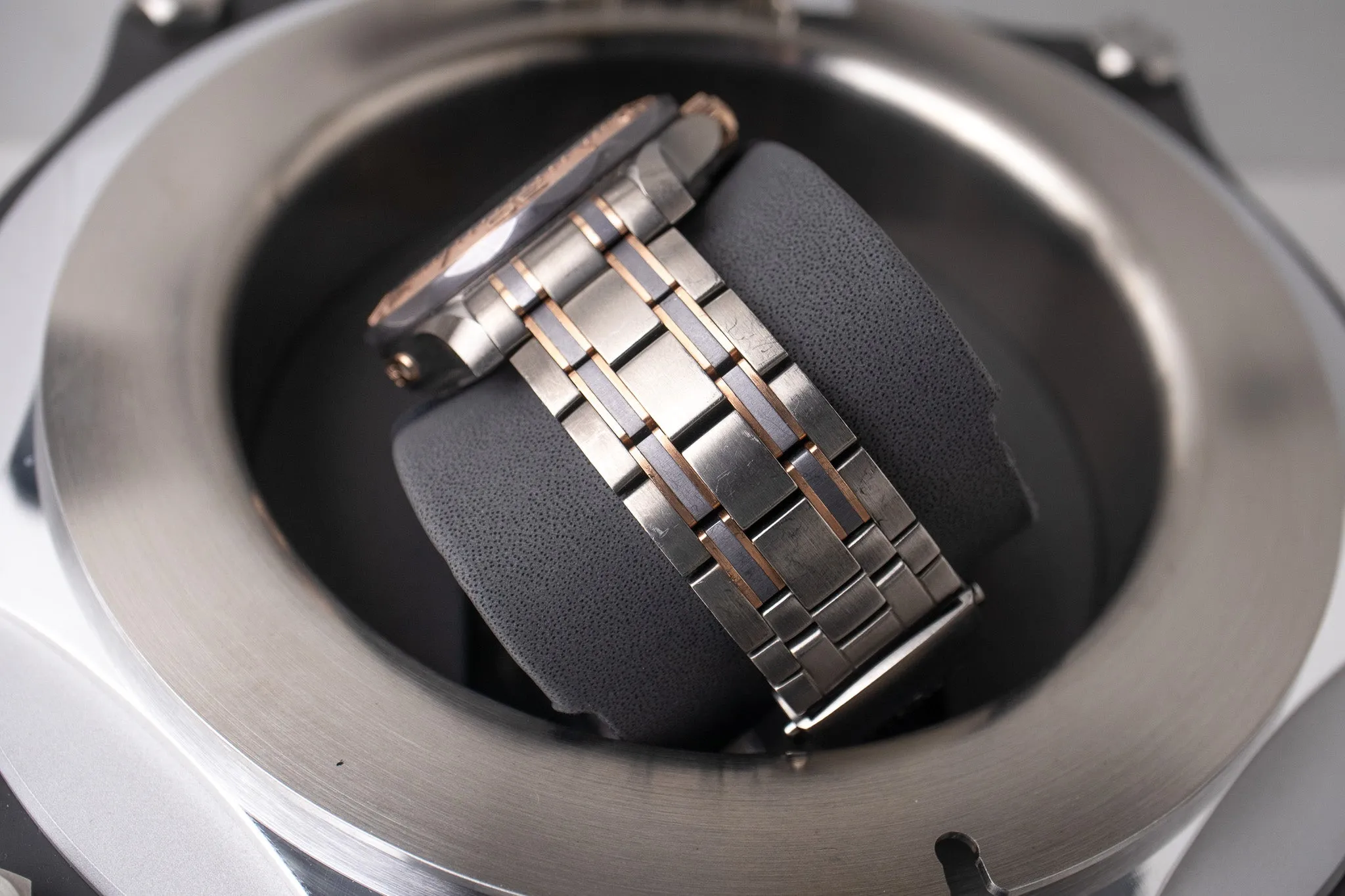 Omega Seamaster 300M Titanium ‑ Tantalum ‑ Sedna Gold 210.60.42.20.99.001