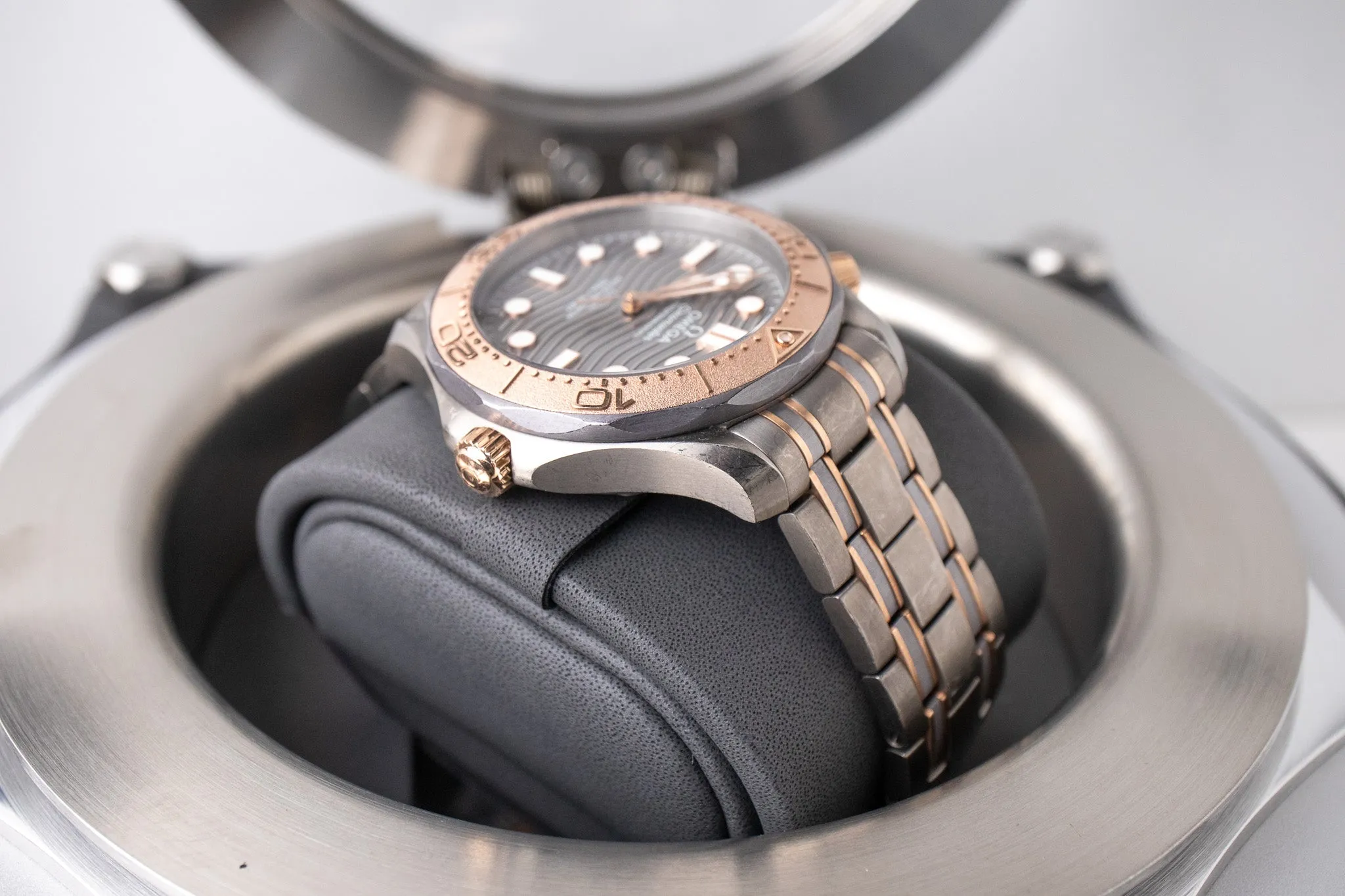 Omega Seamaster 300M Titanium ‑ Tantalum ‑ Sedna Gold 210.60.42.20.99.001