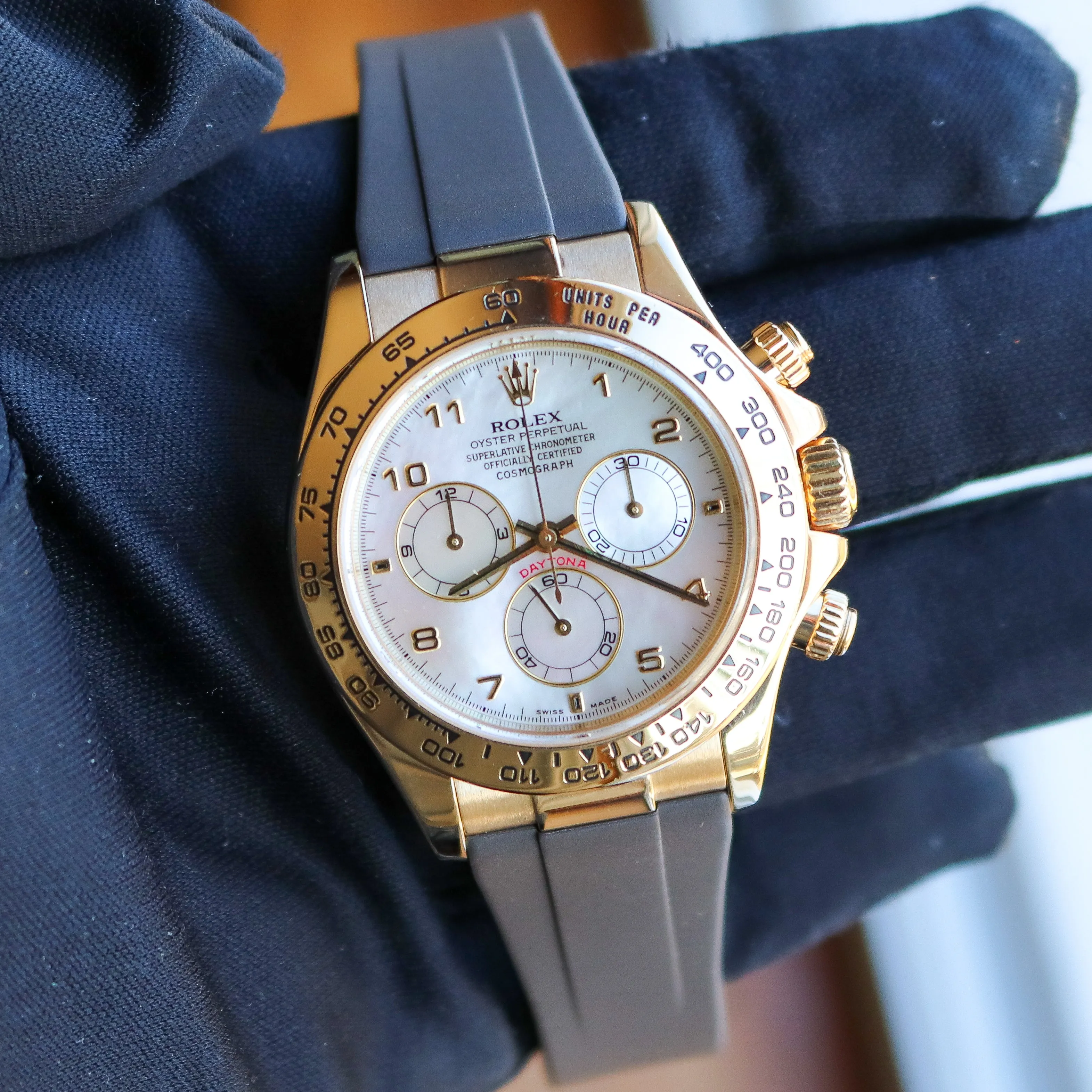 Rolex Daytona 116518 White MOP Arabic 2000 18k Yellow Gold 40 mm