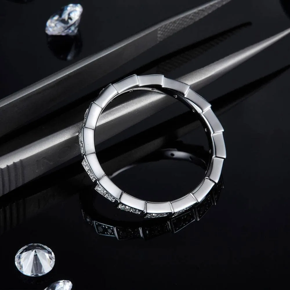 Round Cut Diamond Wedding Ring