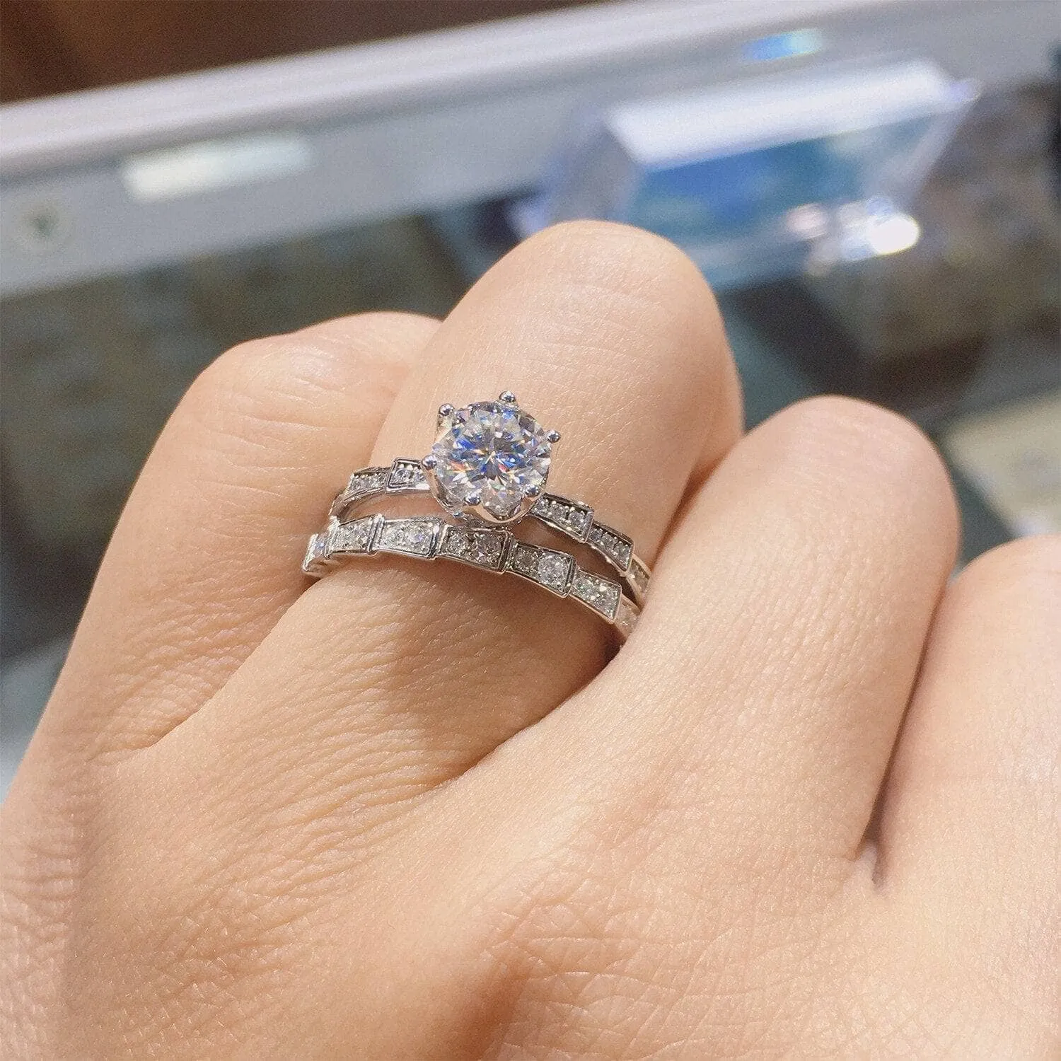 Round Cut Diamond Wedding Ring