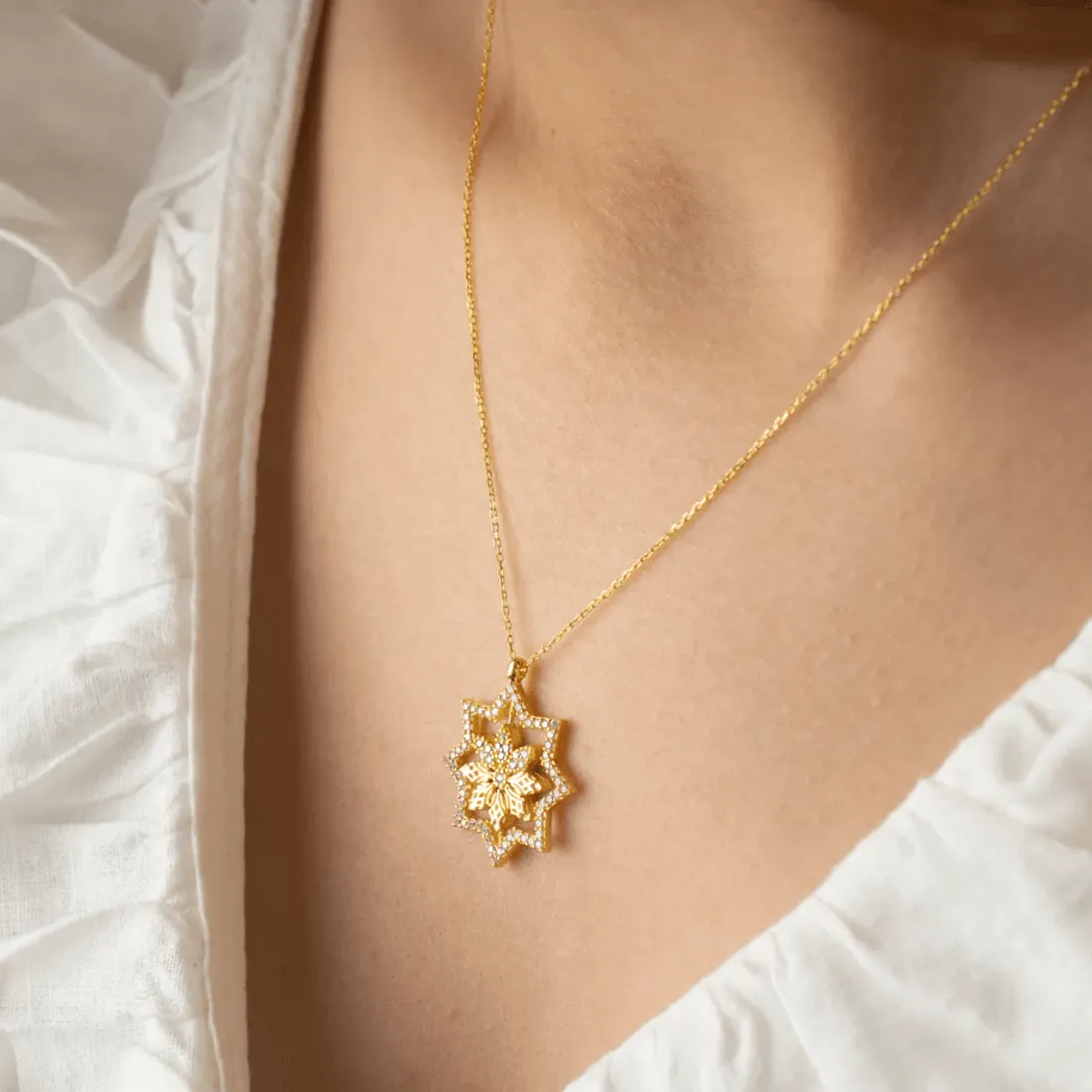 Spinning Pendant Lotus Flower Necklace with Zircon