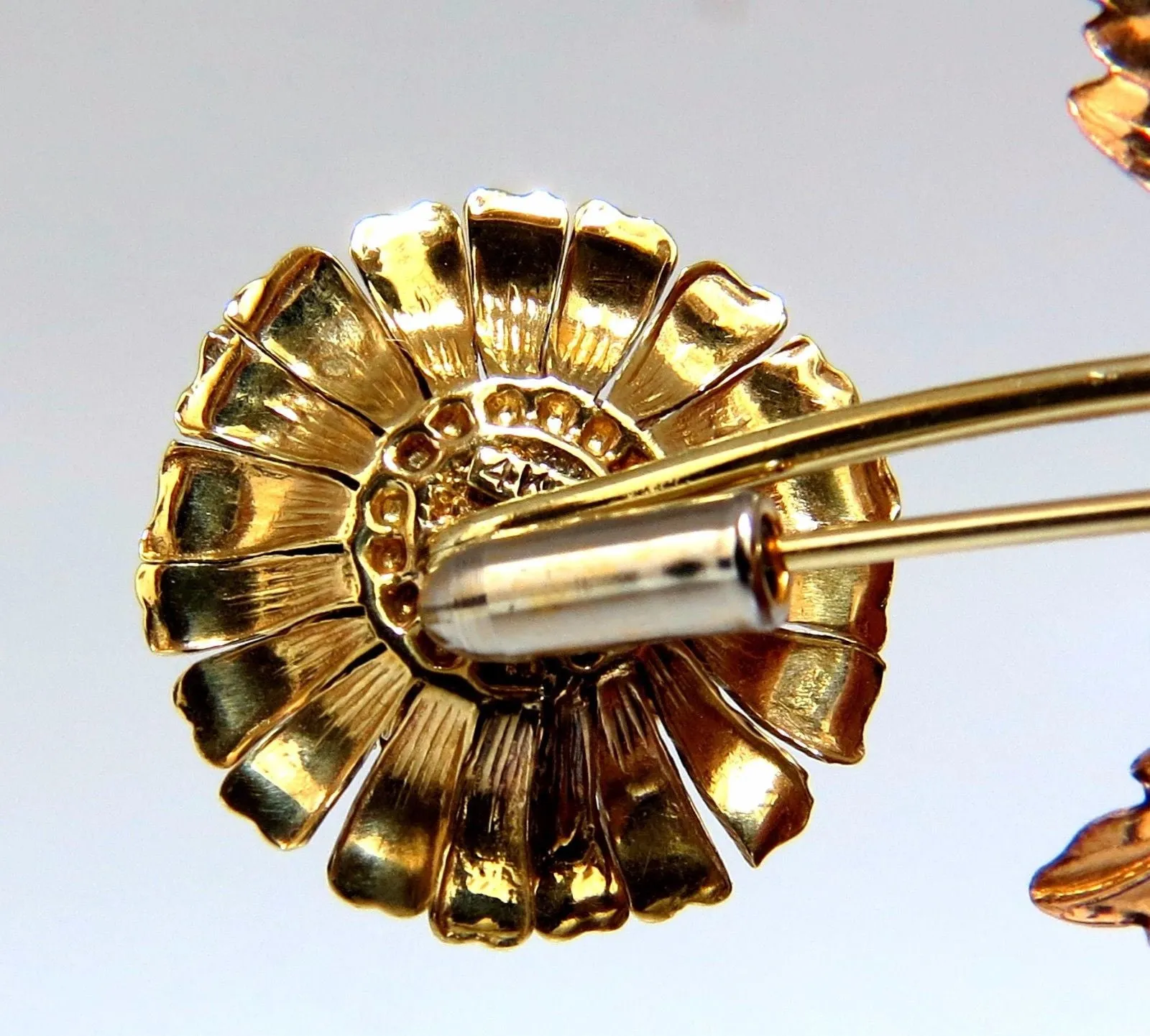 Vintage 1.75ct natural Indigo Zircon Flower Pin 14kt 3D