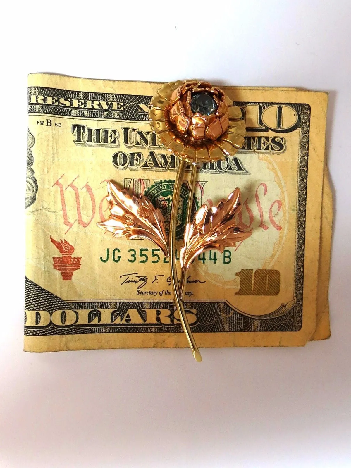 Vintage 1.75ct natural Indigo Zircon Flower Pin 14kt 3D