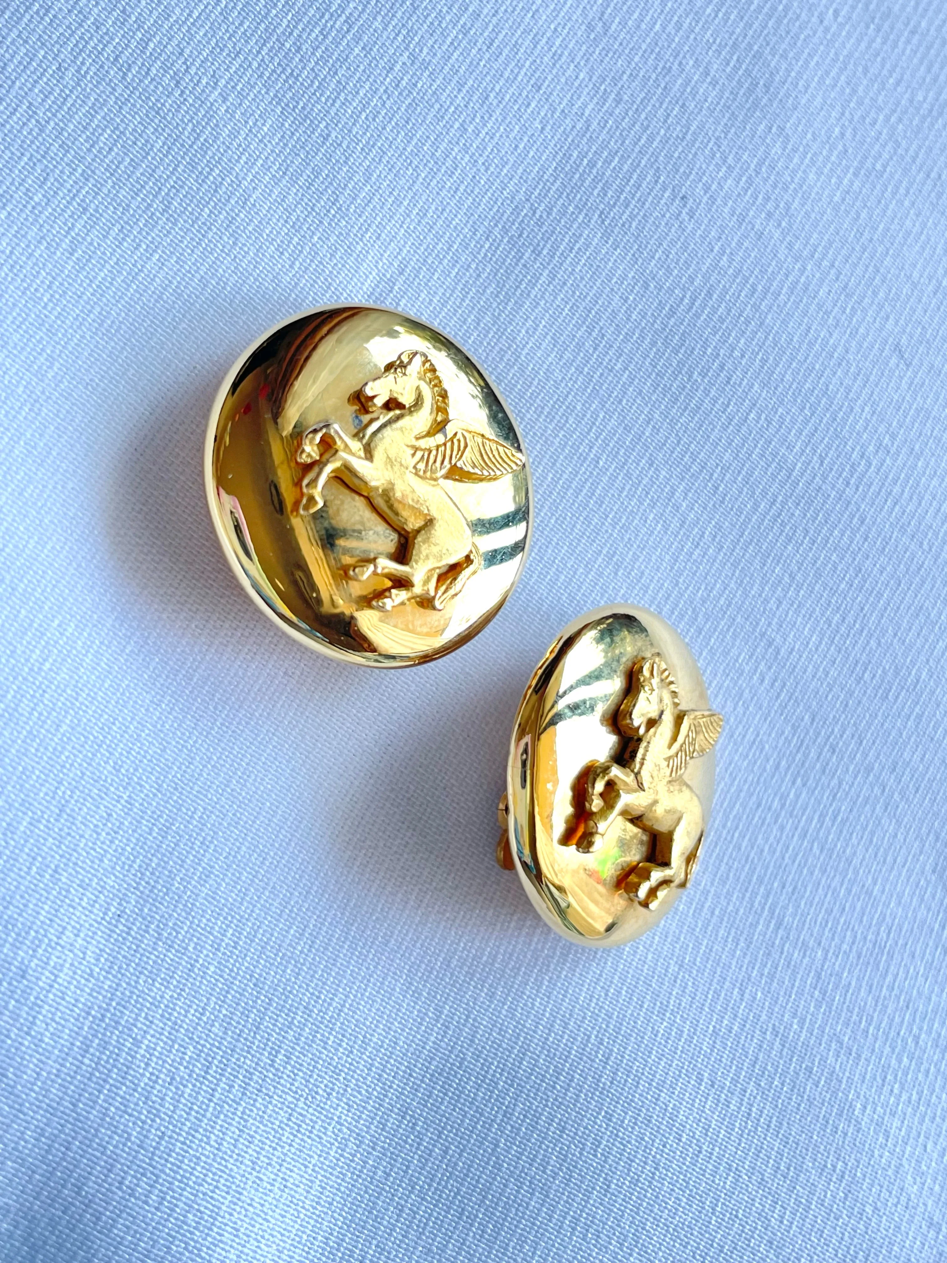 W2 Vintage HERMES gold tone round earrings with Pegasus. Fabulous jewelry piece back in the old era. 050328ac2