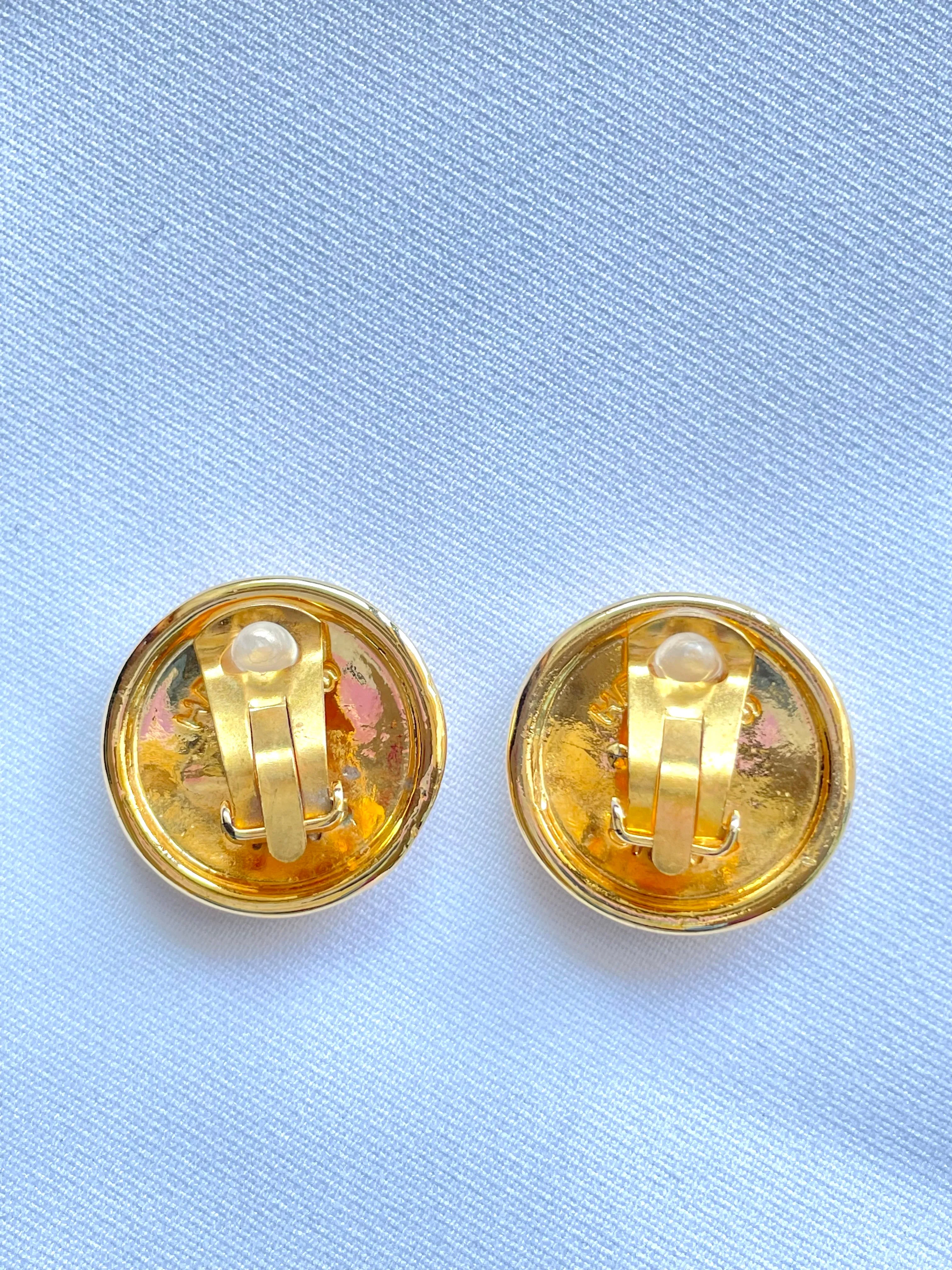 W2 Vintage HERMES gold tone round earrings with Pegasus. Fabulous jewelry piece back in the old era. 050328ac2