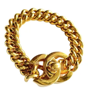 W5 Vintage Chanel turn lock CC chain bracelet. Must have 90s jewelry. Large CC motif. 041204ra1. Thick chain bracelet.